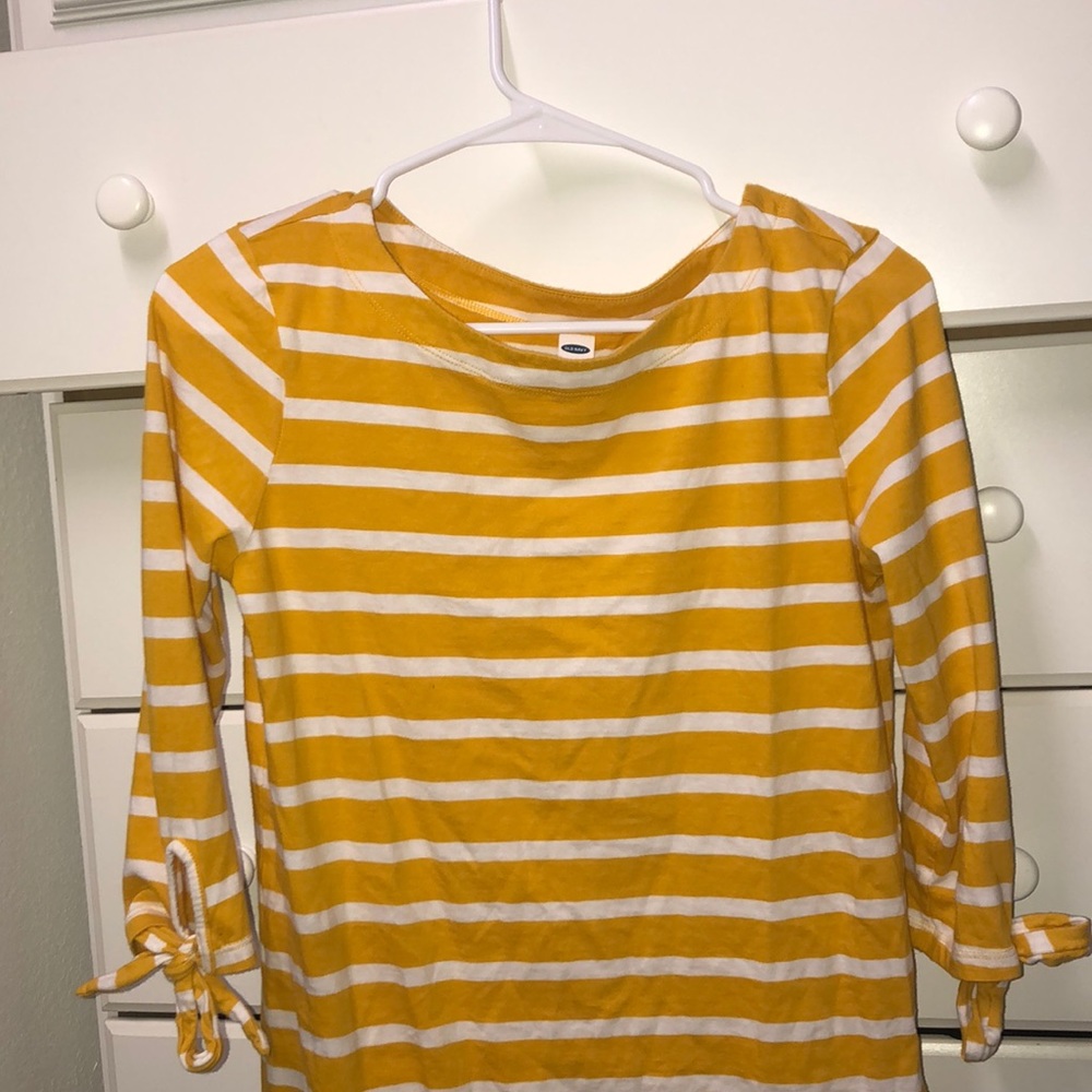 yellow striped old navy shirt